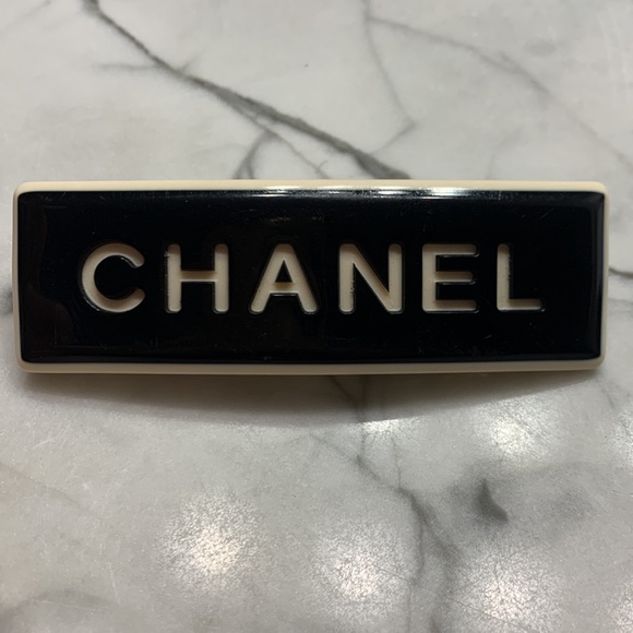EGUC CHANEL CLIP! Just isn’t my style :) - Picture 1 of 4